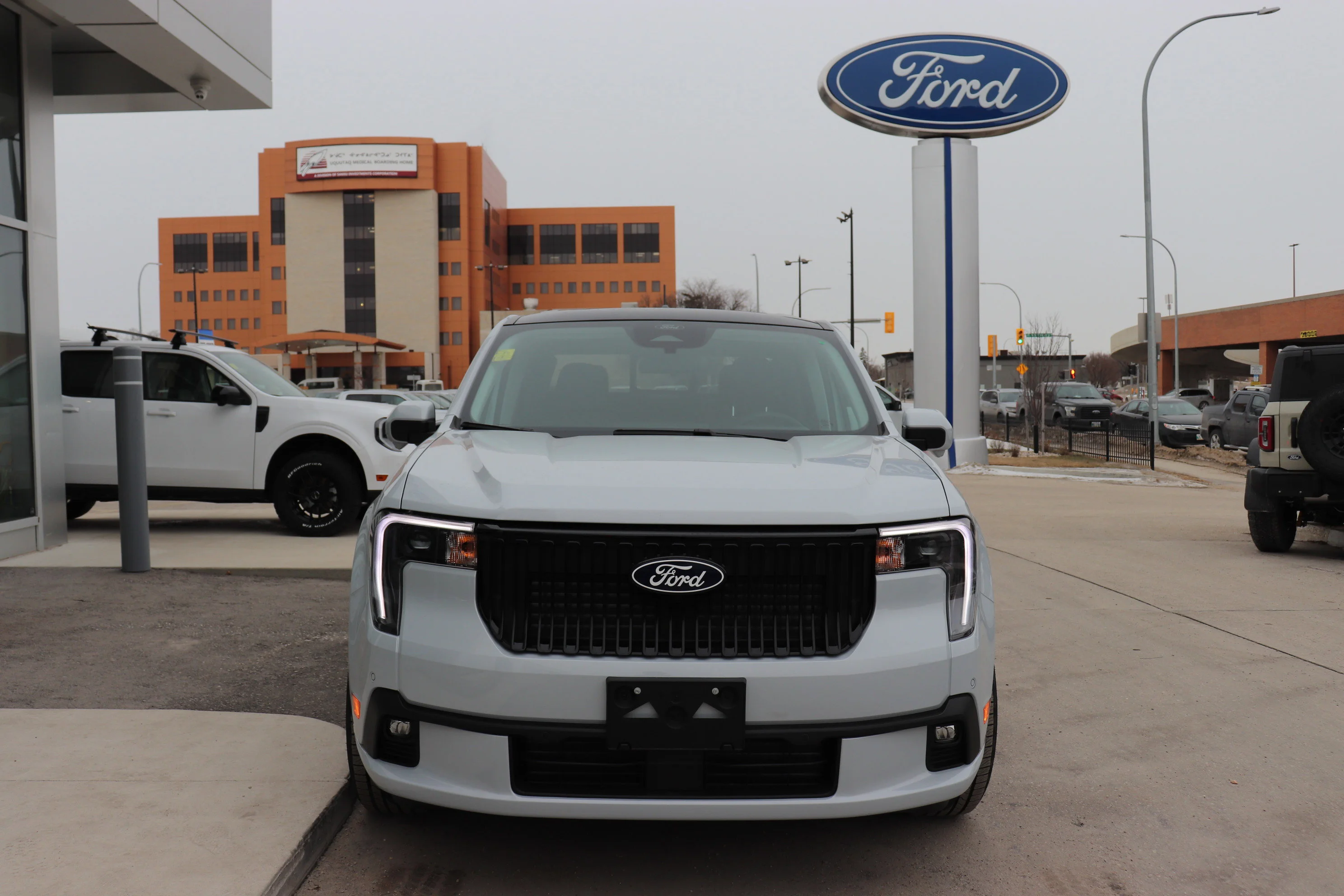 New 2026 SPACE WHITE METALLIC Ford Lobo High image 2