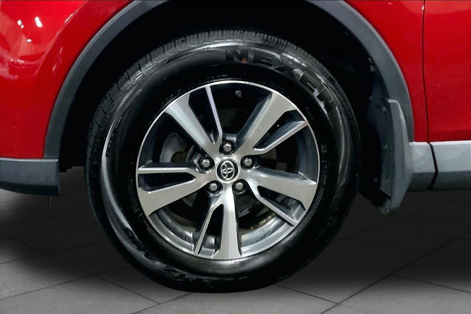 Used 2016 Barcelona Red Metallic Toyota XLE image 11