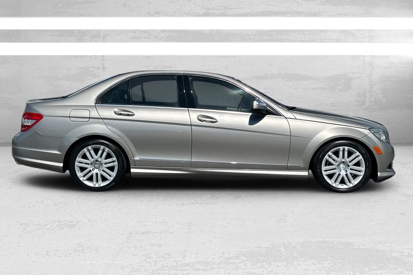 Used 2009 Silver Mercedes-Benz C 300 image 3