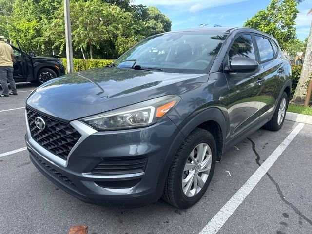 Used 2019 Gray Hyundai SE image 1