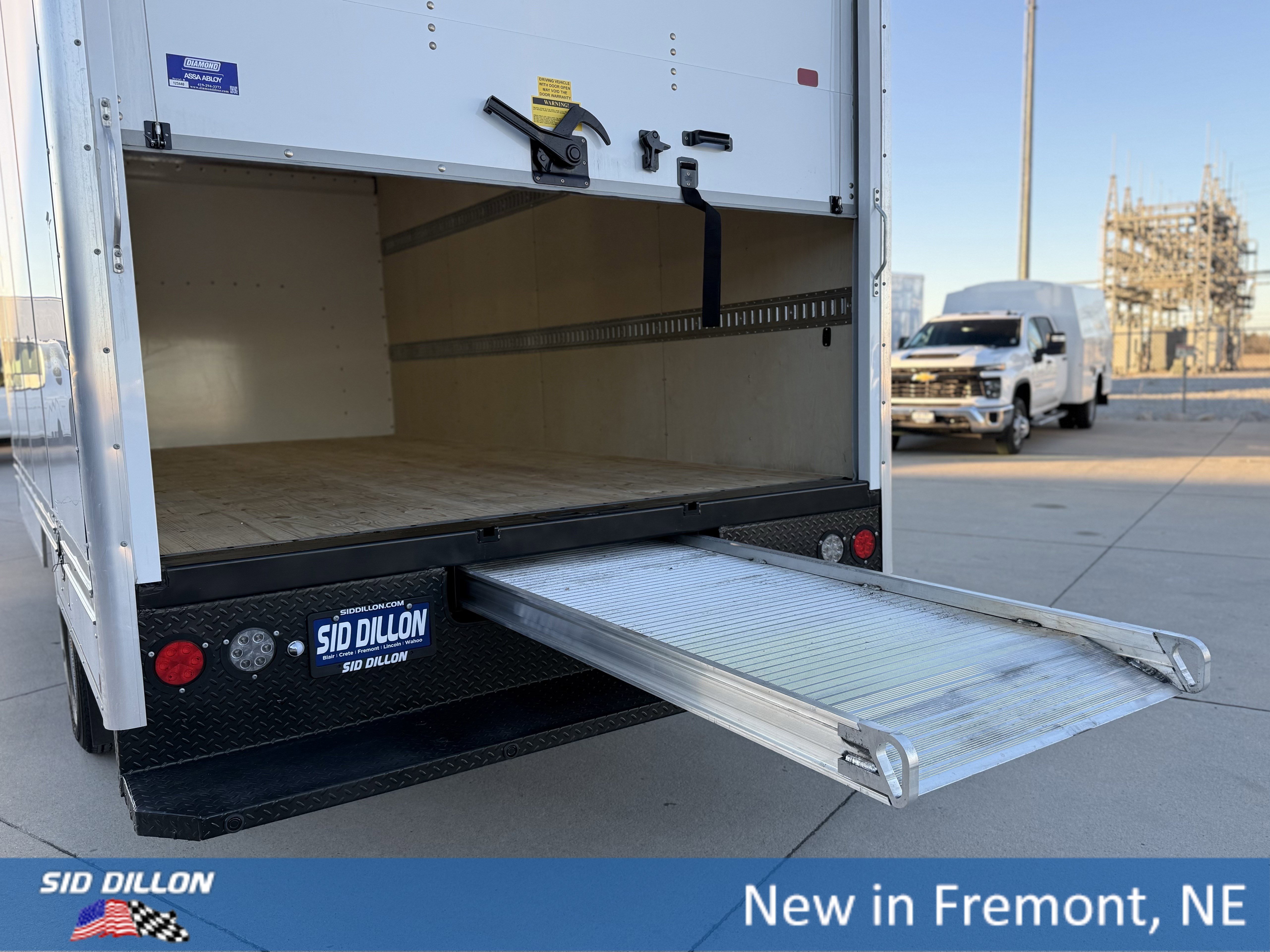 New 2025 Summit White Chevrolet Work Van image 15