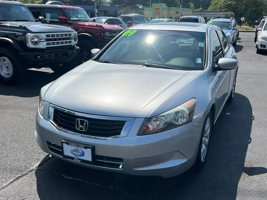 Used 2009 Alabaster Silver Metallic Honda EX-L image 5
