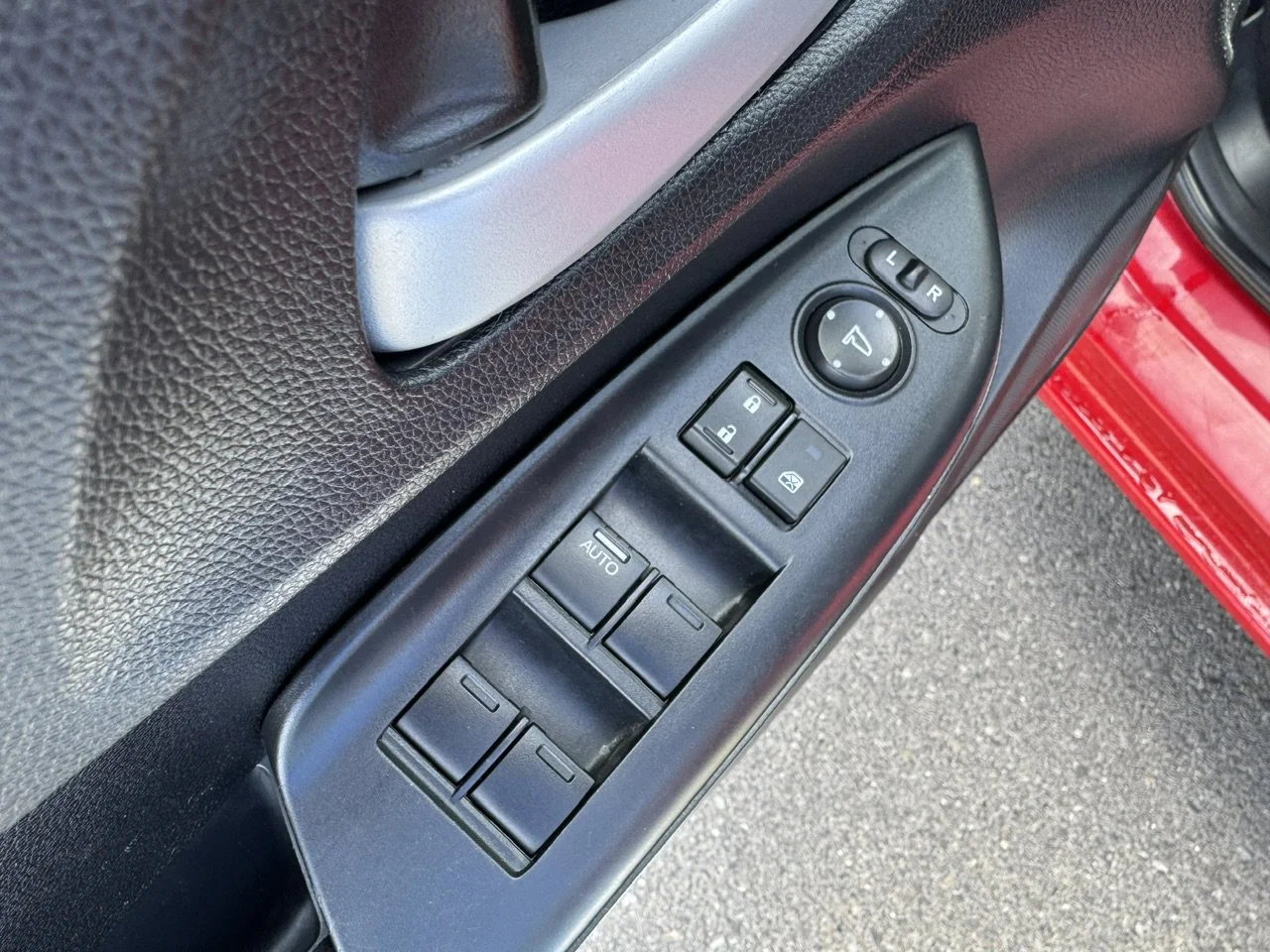 Used 2017 Red Honda LX image 10