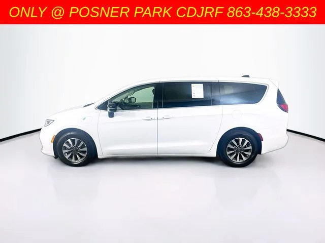 Used 2024 White Chrysler Select image 4