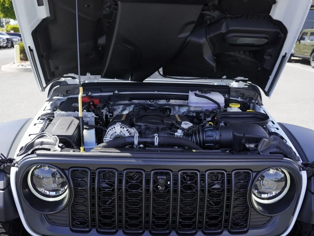 New 2026 Bright White Clear-Coat Exterior Paint Jeep Moab 392 image 28
