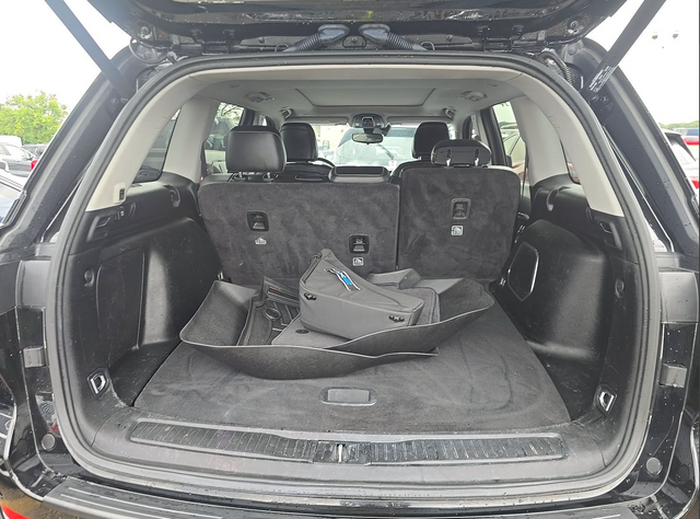 Used 2022 Black Jeep 4xe image 5