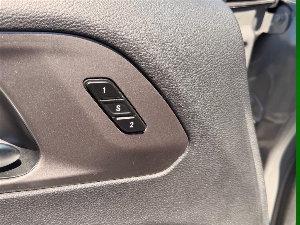 Used 2025 Ceramic Gray Clearcoat Chrysler Select image 13