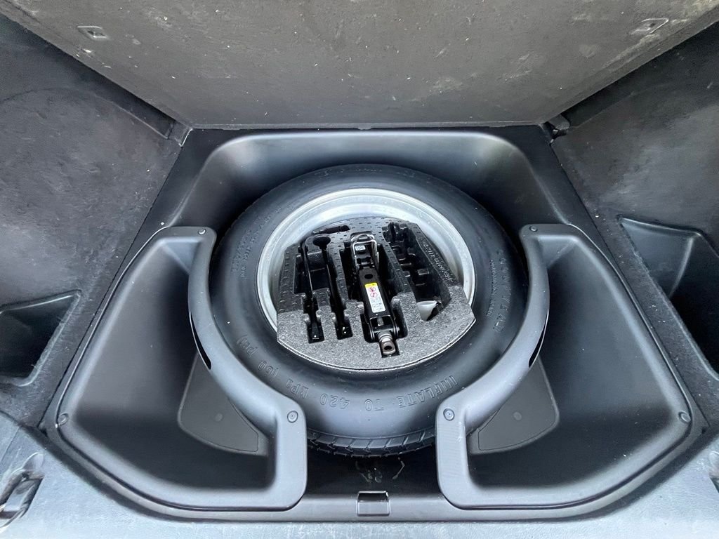 Used 2018 White Jeep Laredo E image 29