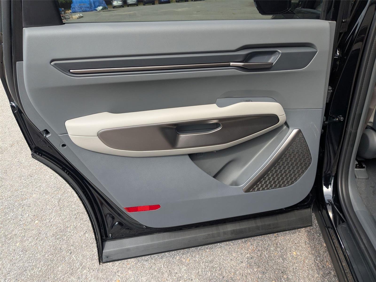 New 2026 EBONY BLACK KIA WIND image 33