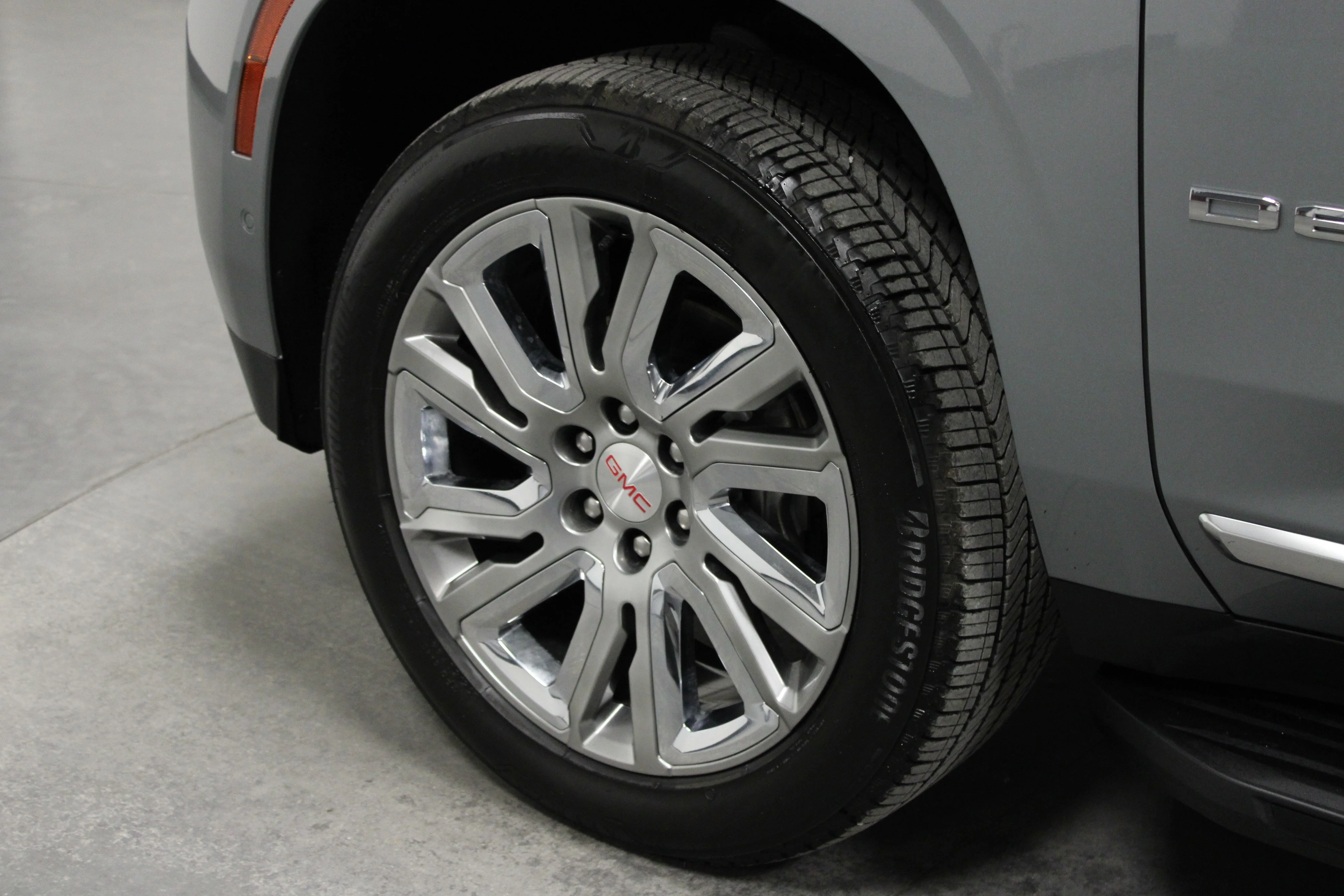 Used 2025 Sterling Metallic GMC Denali image 10