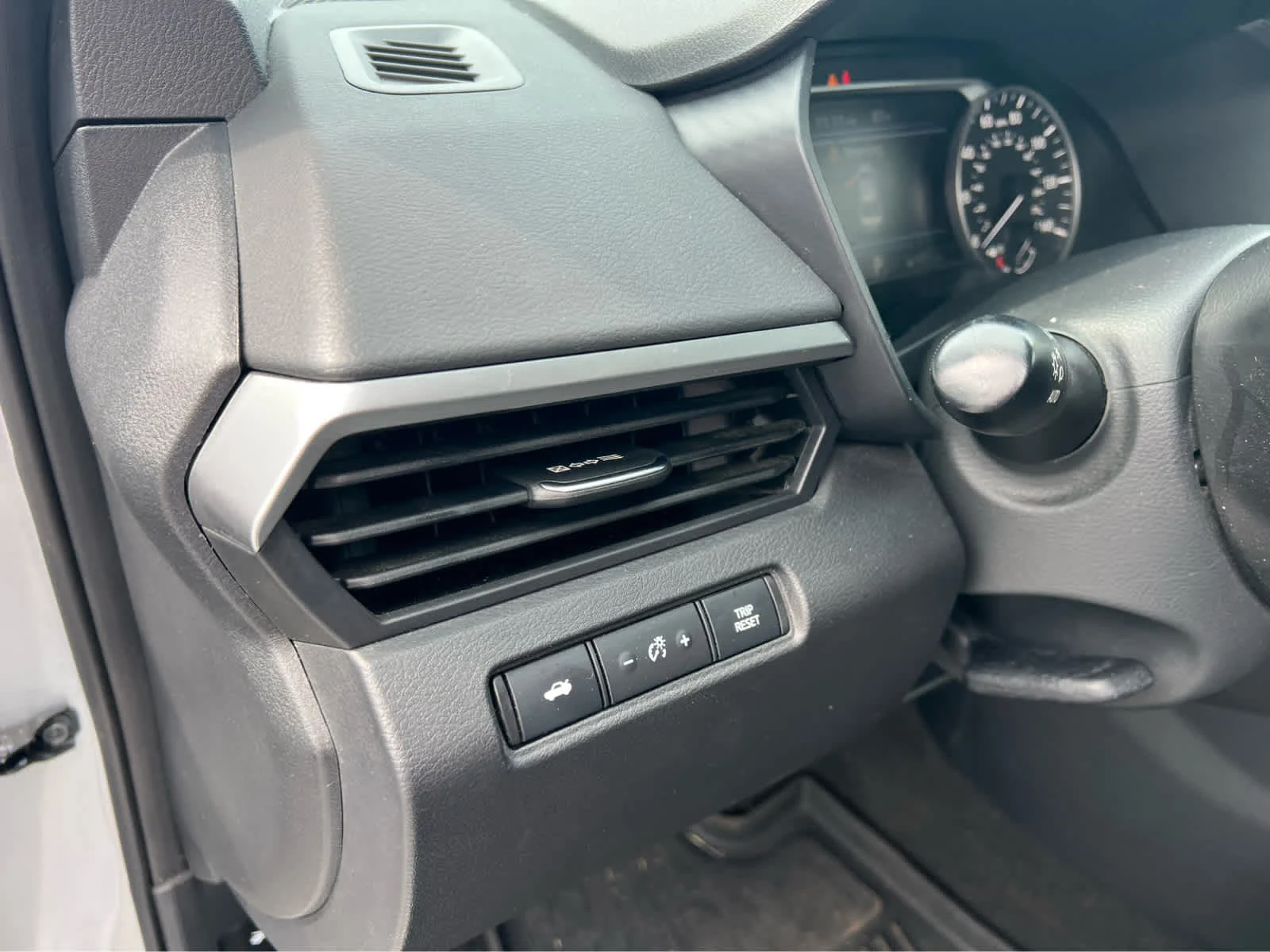 Used 2022 Silver Nissan 2.5 SV image 11