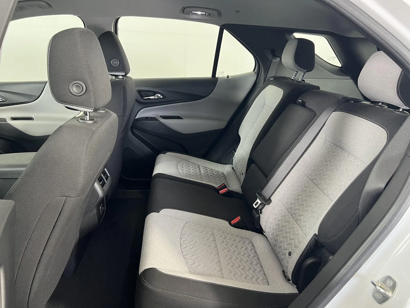 Used 2022 Summit White Chevrolet LS image 17