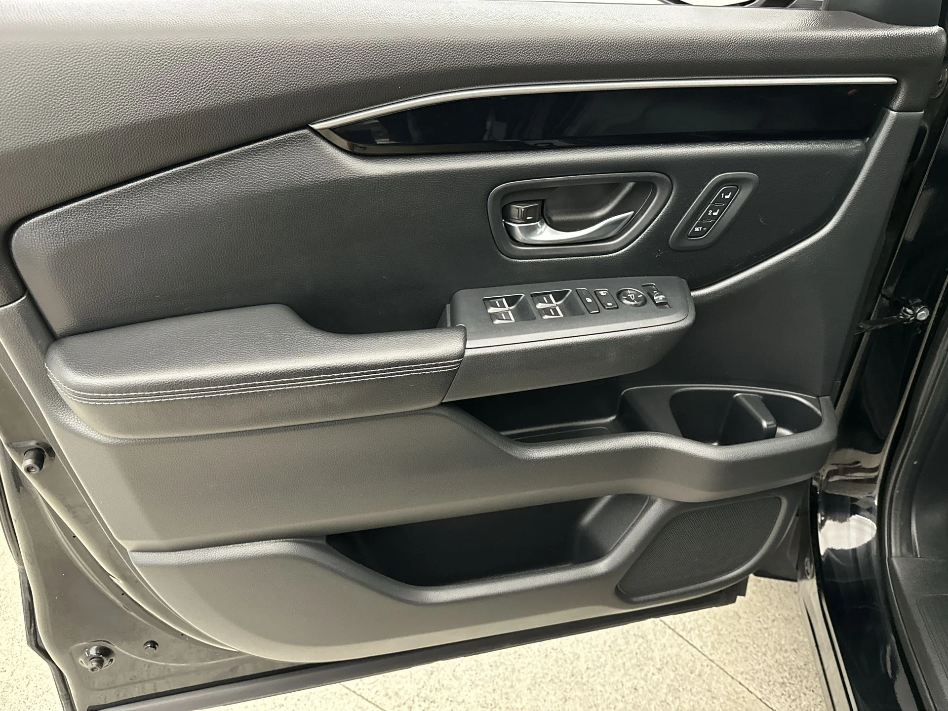 Used 2023 Black Honda EX-L image 21