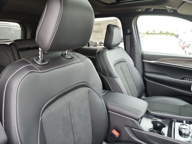 New 2026 Velvet Red Pearlcoat Jeep Laredo Altitude image 11