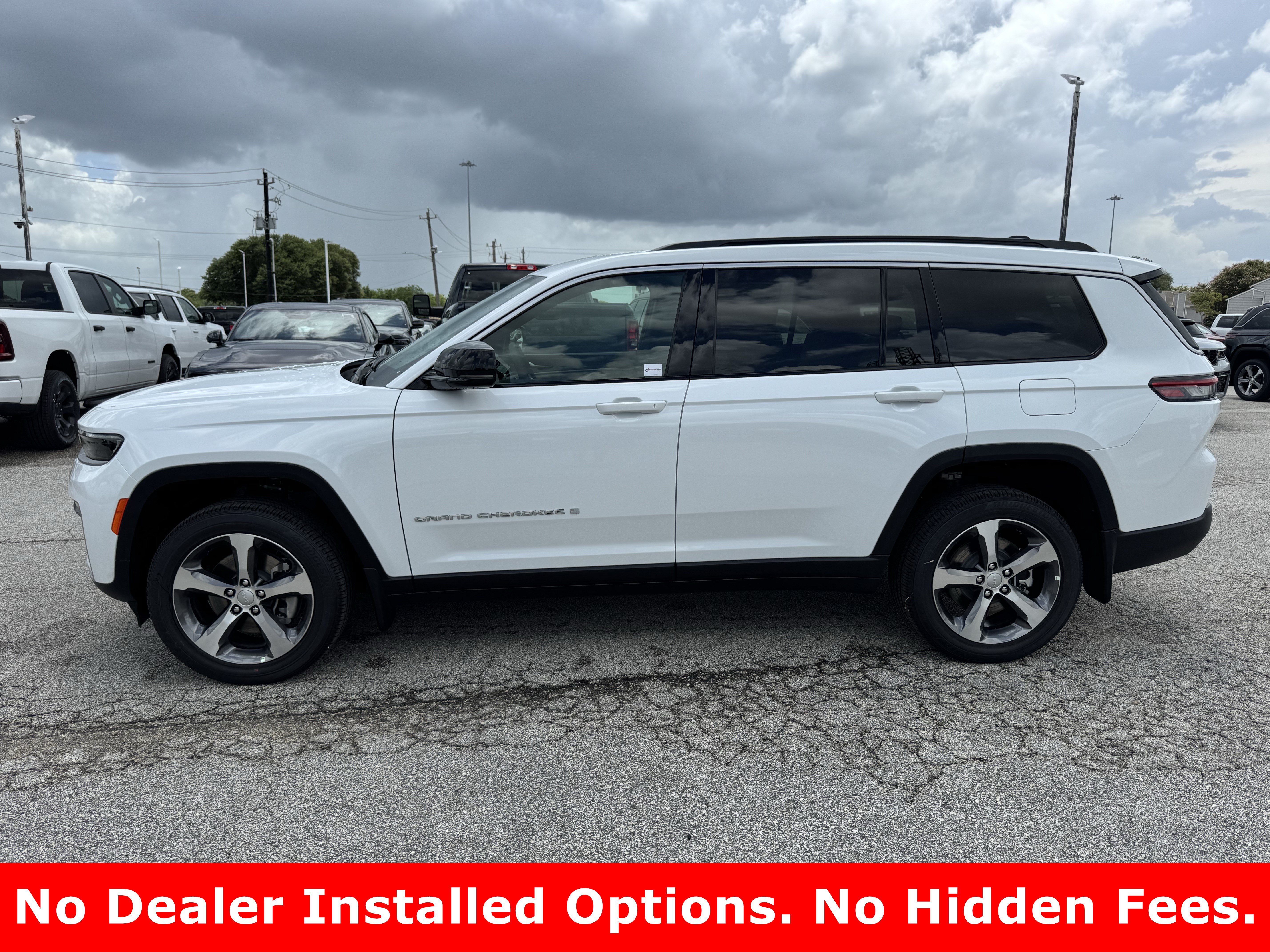 New 2026 Bright White Clear-Coat Exterior Paint Jeep Limited image 4