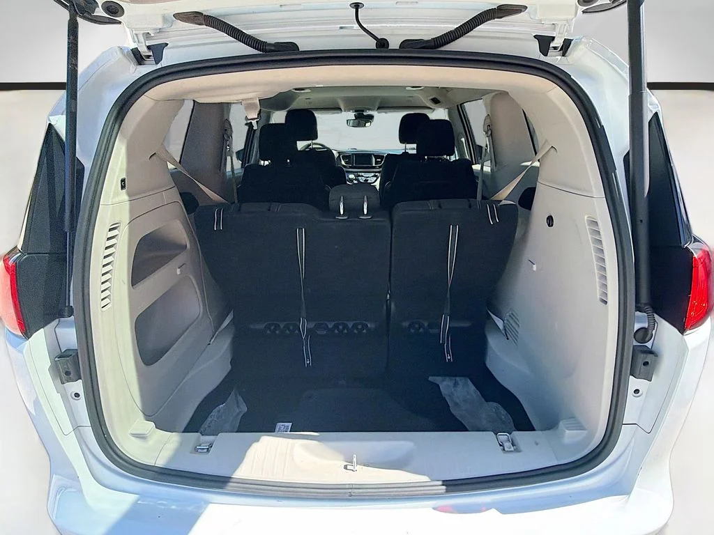 Used 2023 White Chrysler LX image 25