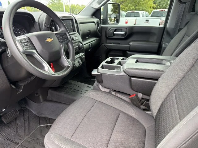 Used 2022 White Chevrolet Custom image 17