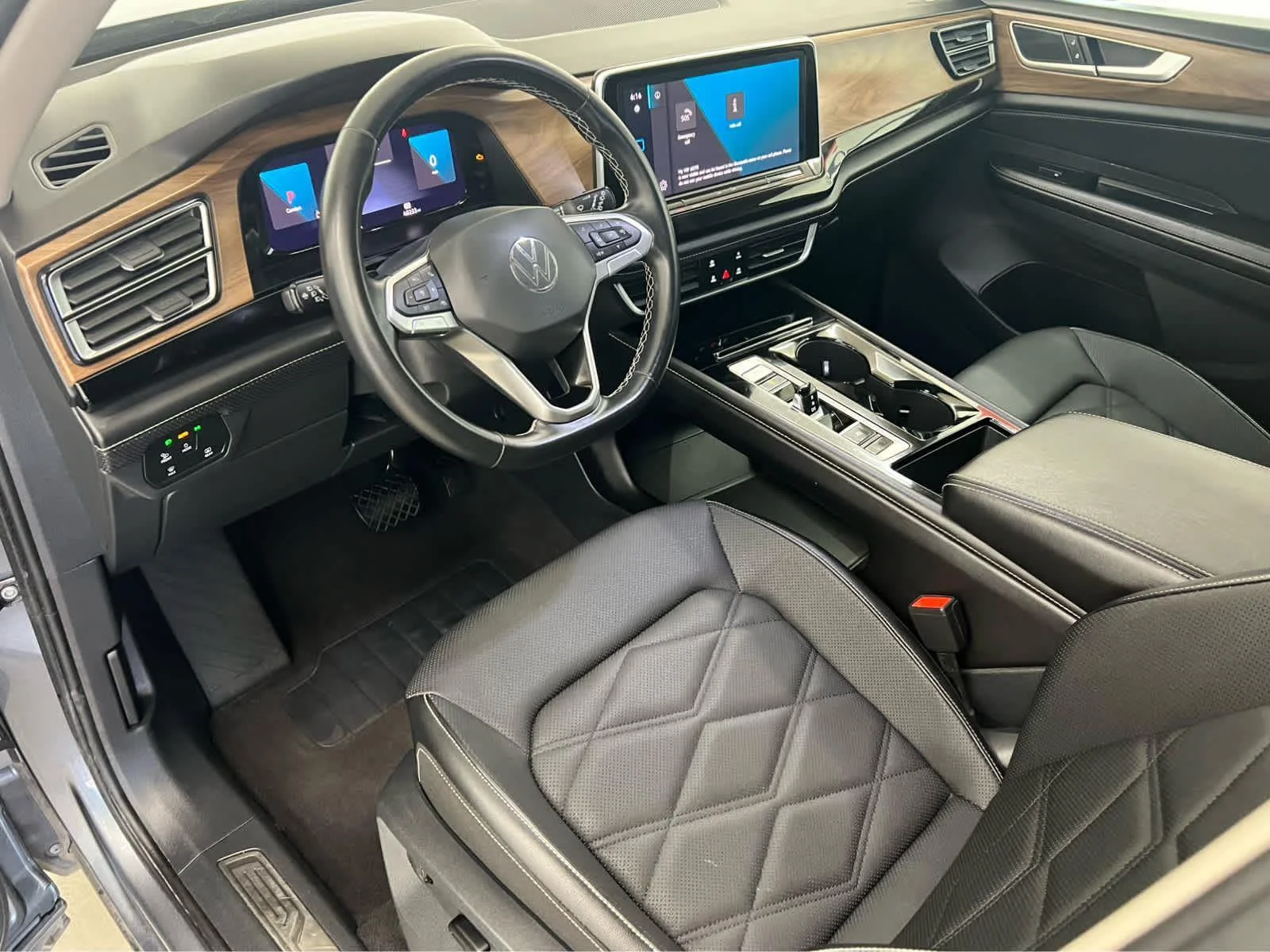 2025 Volkswagen Atlas SE w/Tech - Photo 13