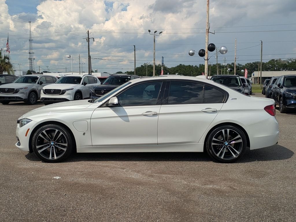 Used 2018 White BMW 330e iPerformance image 2