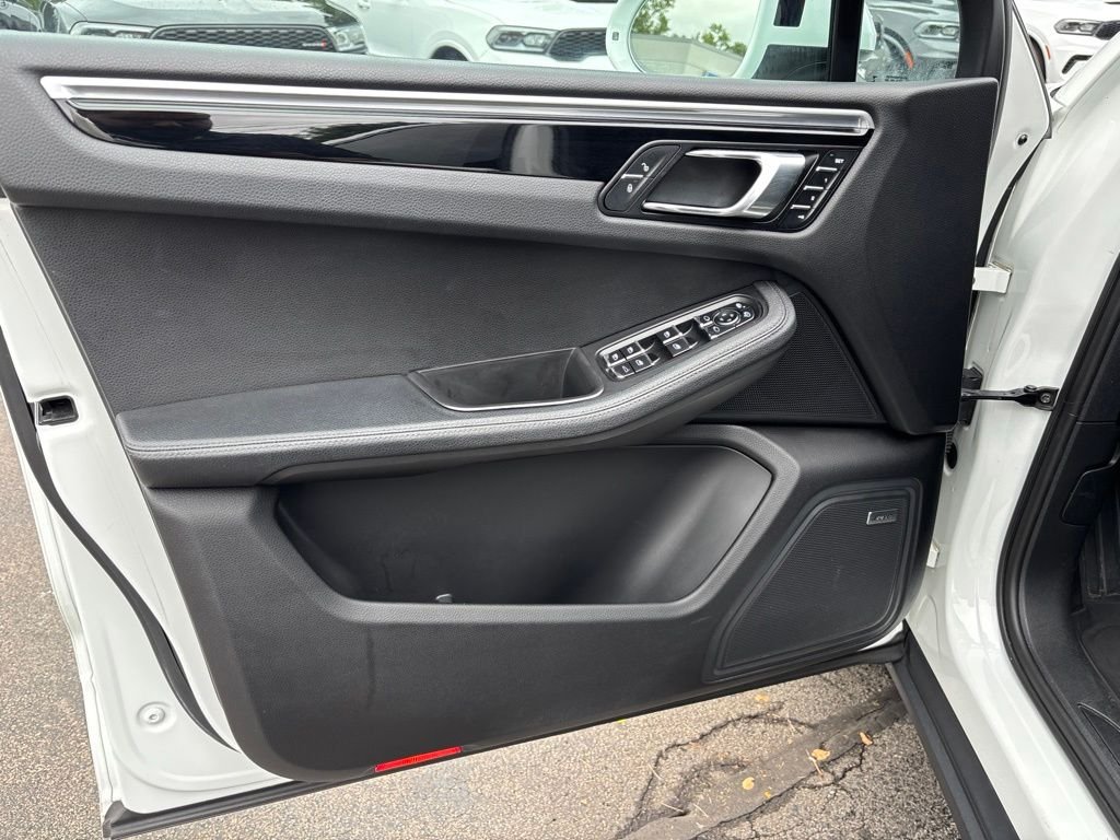 Used 2017 White Porsche Base image 21