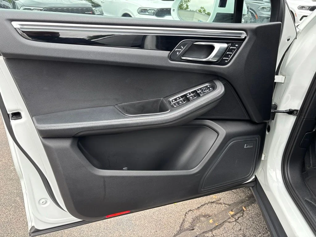 Used 2017 White Porsche Base image 21