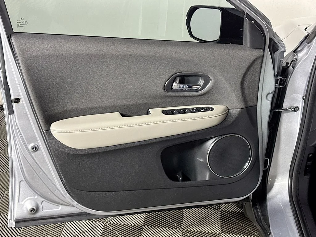 Used 2019 Silver Honda EX image 10