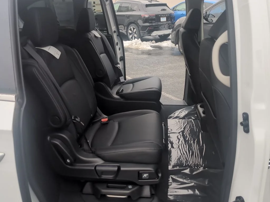 New 2026 Platinum White Pearl Honda EX-L image 13