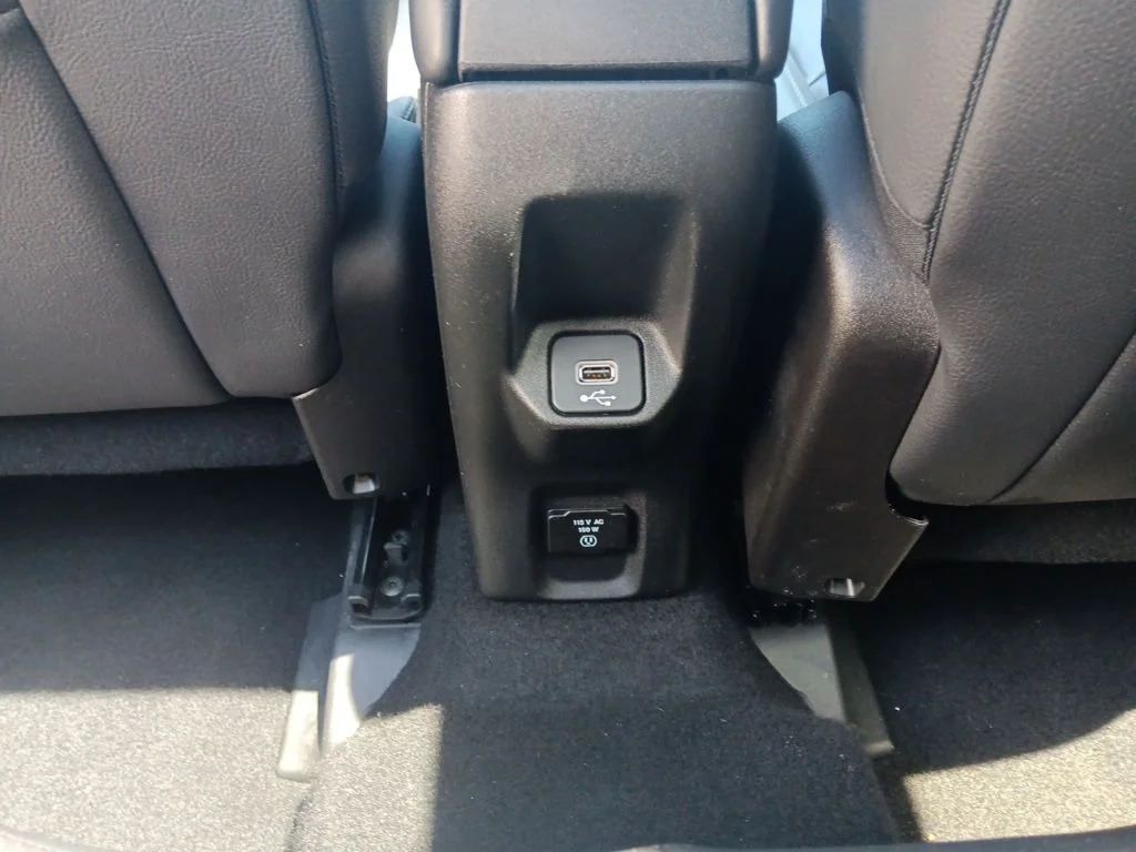Used 2020 Alpine White Clearcoat Jeep Limited image 33