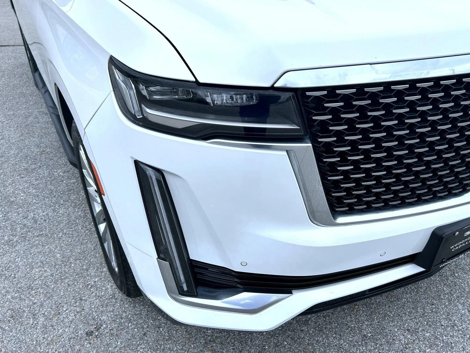 Used 2021 CRYSTAL WHITE TRICOAT Cadillac Premium Luxury image 10