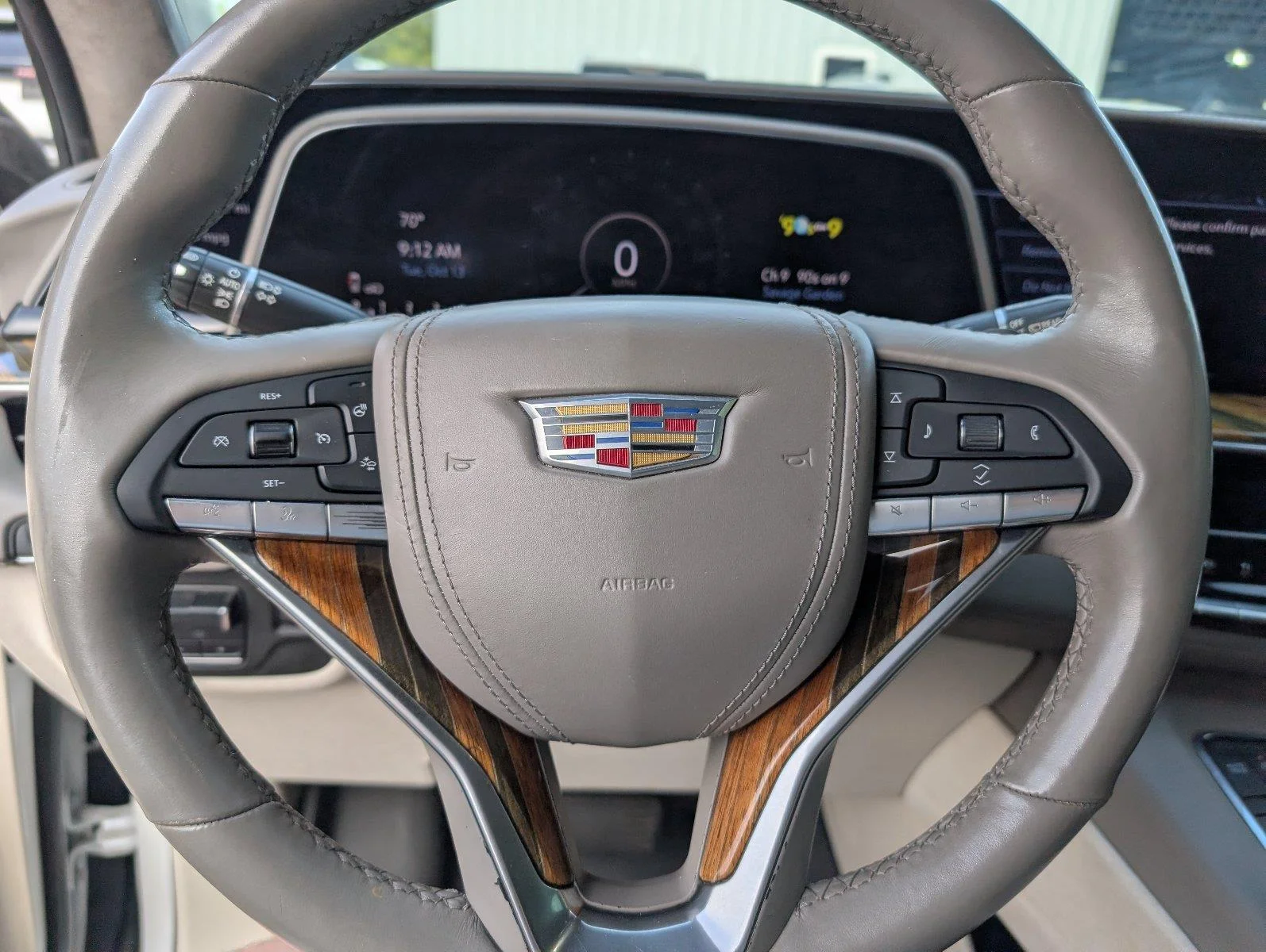 Used 2021 CRYSTAL WHITE TRICOAT Cadillac Premium Luxury Platinum image 26