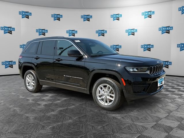 New 2026 Diamond Black Crystal Pearl-Coat Exterior Paint Jeep Laredo X image 7