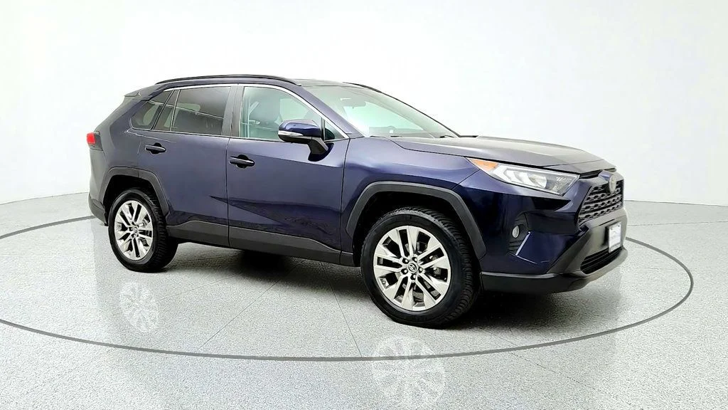 Used 2019 Blueprint Toyota XLE Premium AWD w/ Cold Weather Pkg image 3