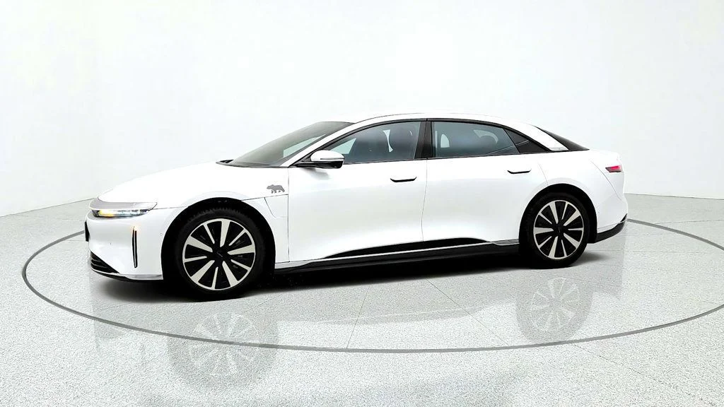 Used 2023 Stellar White Lucid Pure AWD image 8