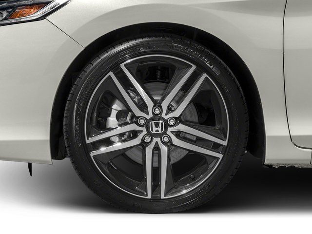 Used 2017 Lunar Silver Metallic Honda Touring image 11