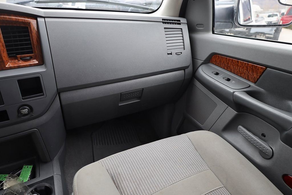 Used 2006 Bright White Dodge SLT image 20