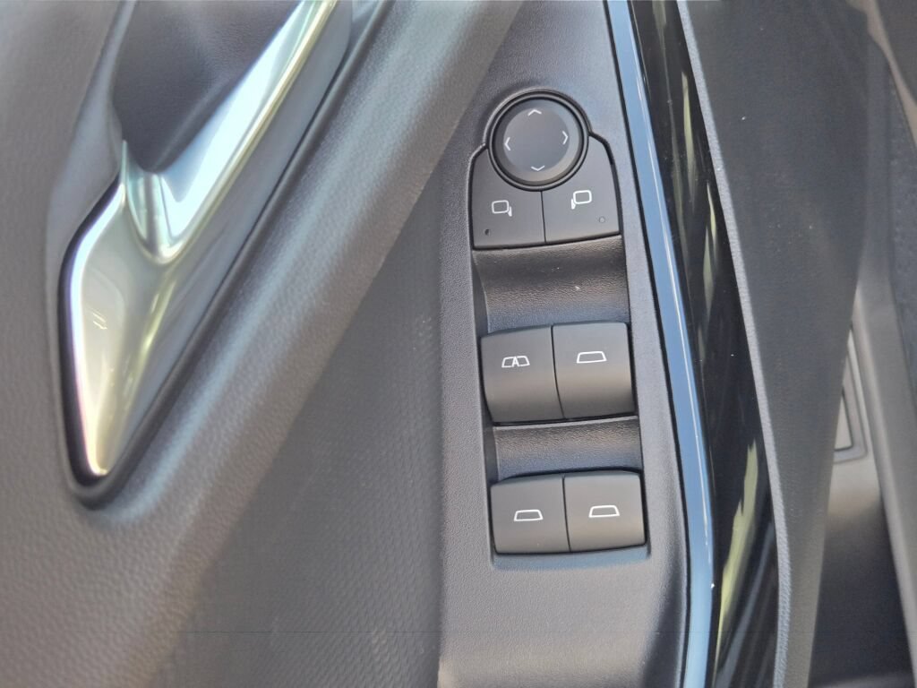2027 Chevrolet Equinox LT - Photo 20