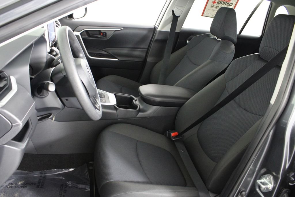 2025 Toyota RAV4 LE - Photo 18