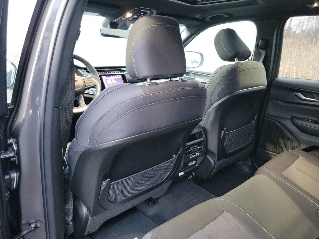 New 2026 Baltic Gray Metallic Clear-Coat Exterior Paint Jeep Laredo X image 9