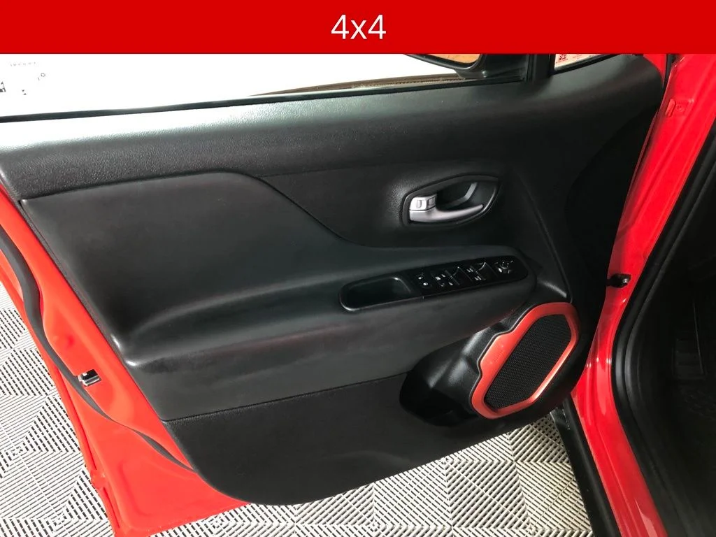 Used 2019 Colorado Red Clearcoat Jeep Trailhawk image 9
