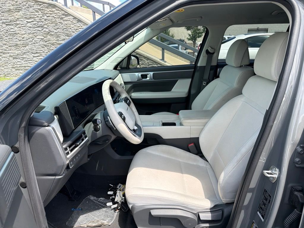 Used 2024 Gray Hyundai SE image 10