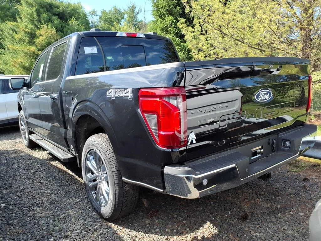 New 2026 Agate Black Metallic Ford XLT image 3