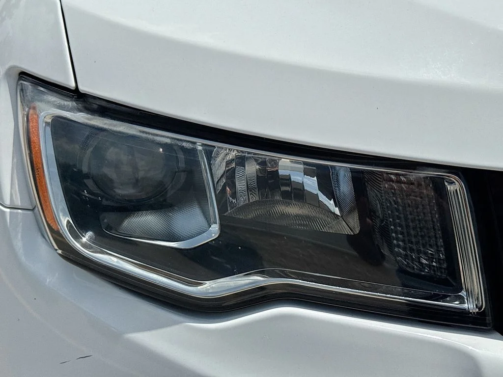 Used 2018 White Jeep Laredo E image 34