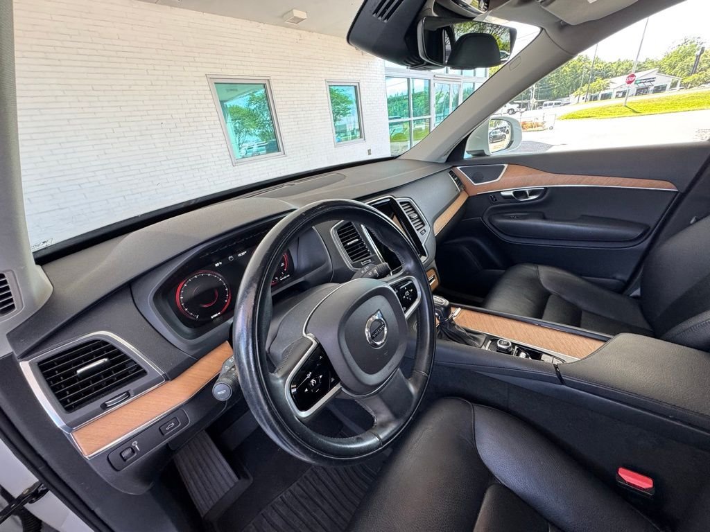 Used 2021  Volvo T6 Momentum image 12
