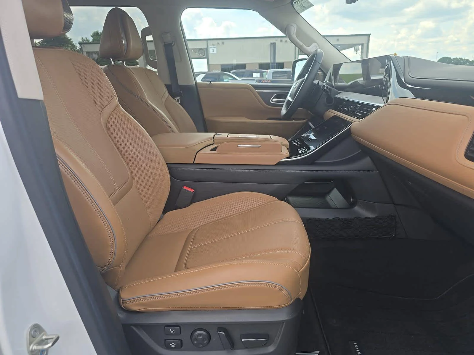 Certified Used 2025 Radiant White INFINITI SENSORY image 9