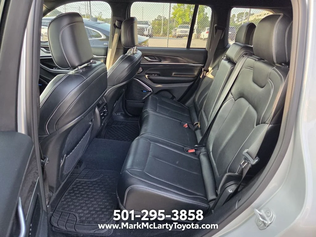 Used 2022 Silver Jeep Overland image 7