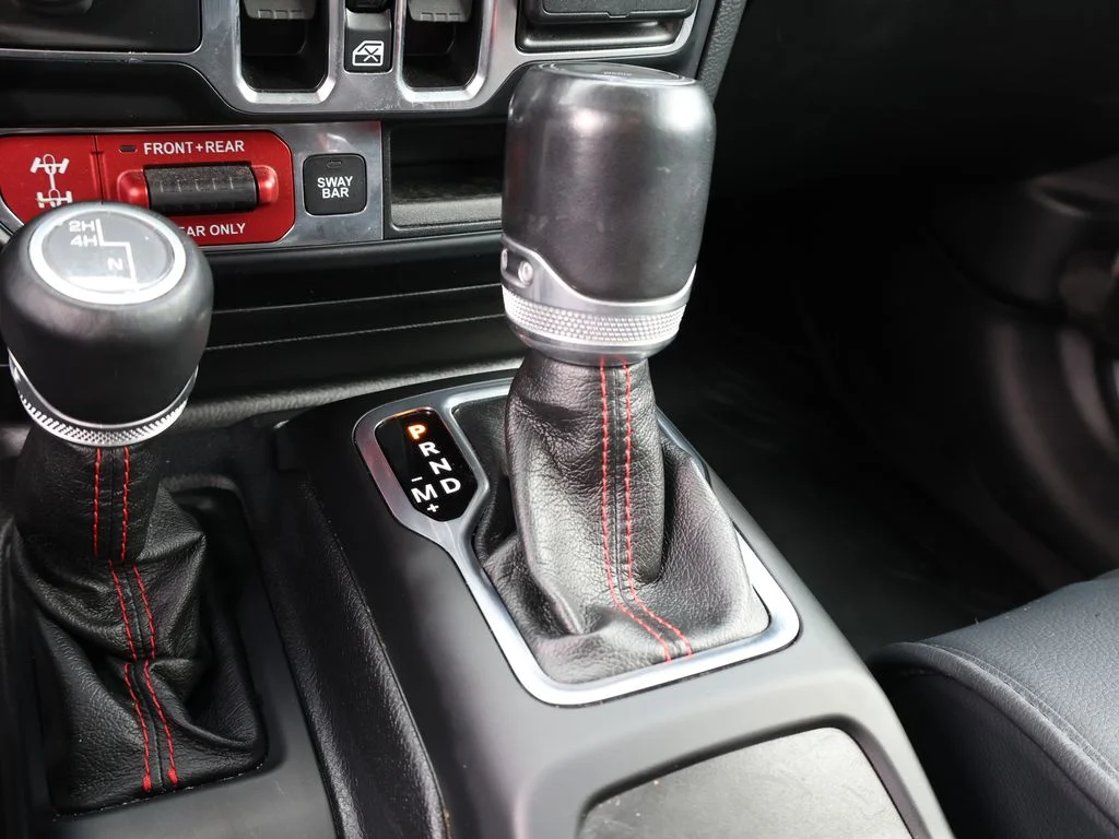 Used 2020 Silver Jeep Unlimited Rubicon image 24