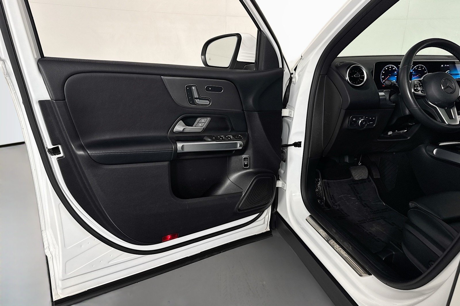 Used 2021 Polar White Mercedes-Benz 250 image 21