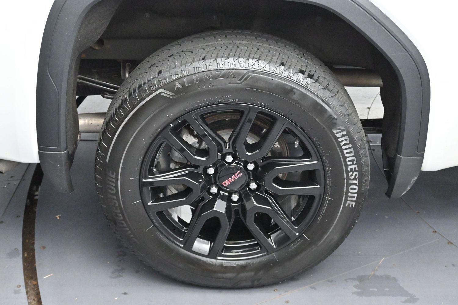 Used 2024 Summit White GMC Elevation image 34