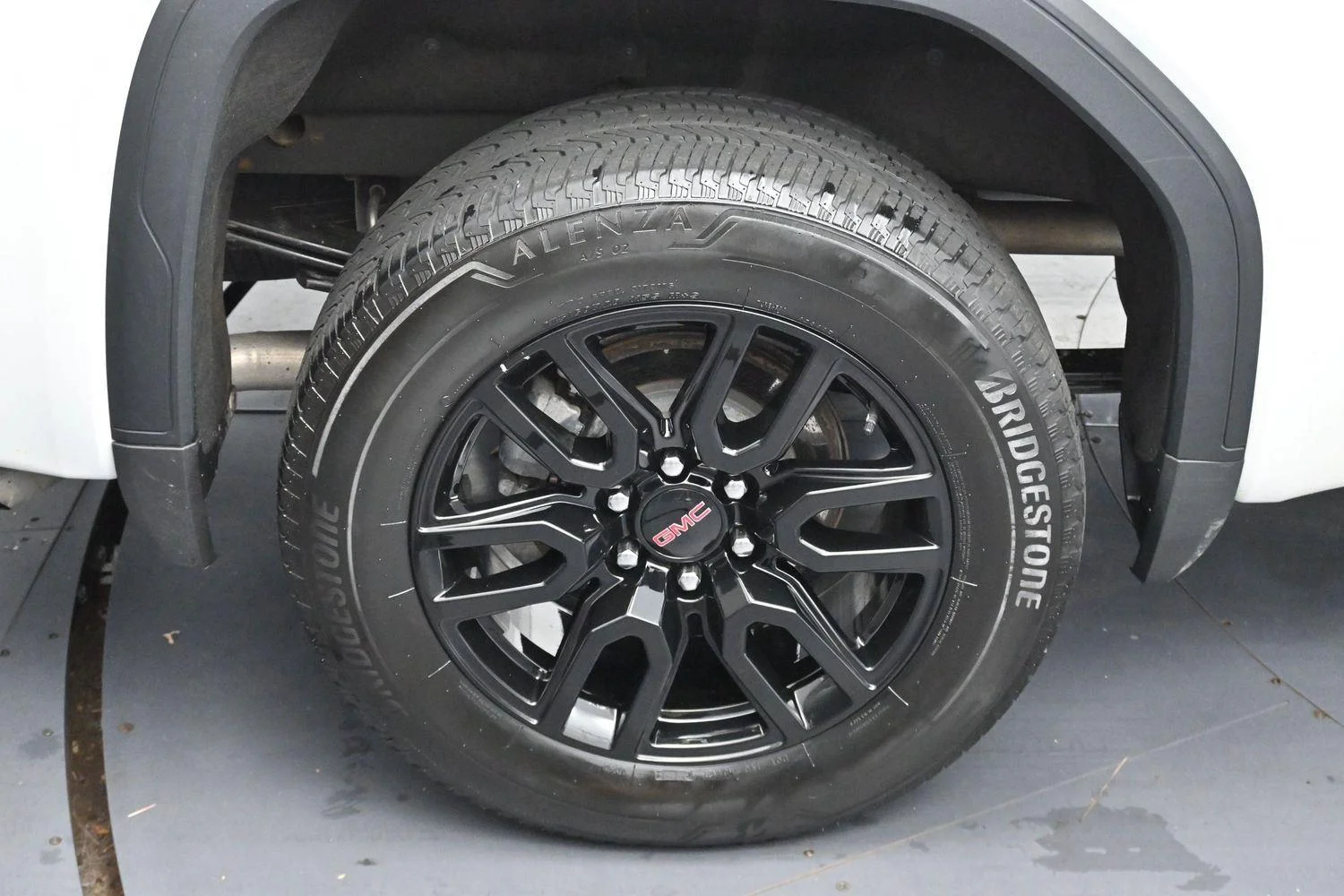 Used 2024 Summit White GMC Elevation image 34