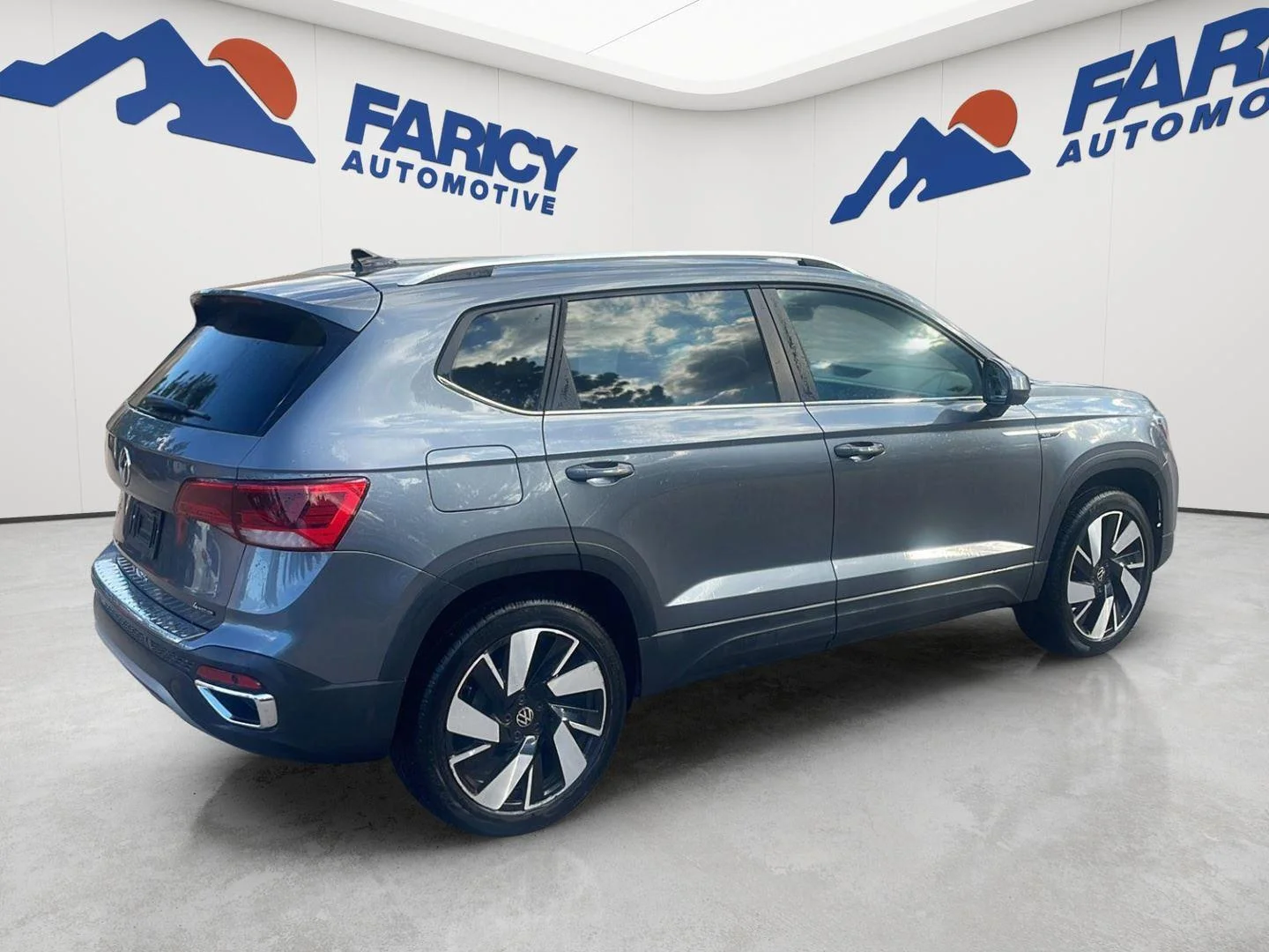 Used 2024 Platinum Gray Metallic Volkswagen SEL image 7